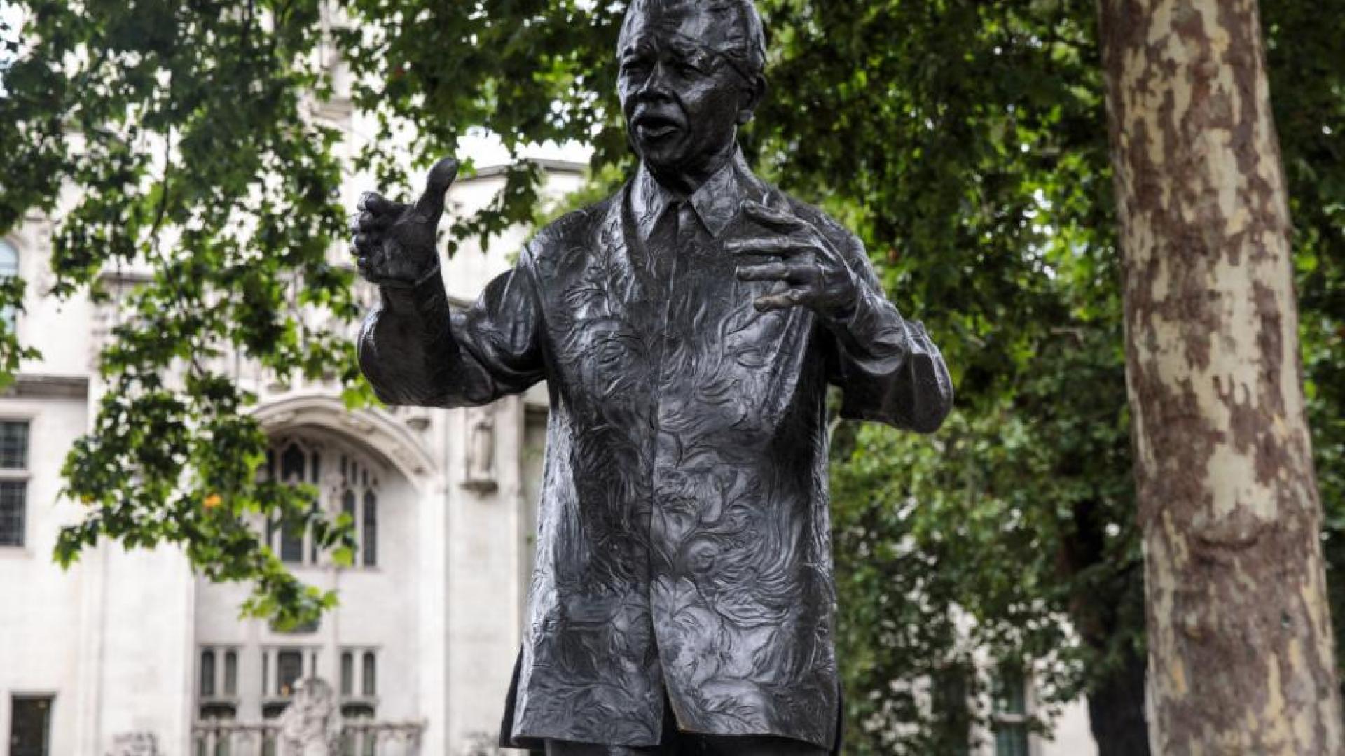 Южна Африка чества 100 години от рождението на Нелсън Мандела (СНИМКИ/ВИДЕО)