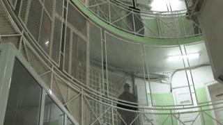 Прокуратурата с горещи подробности за безумните надзиратели и опасния затворник, пуснат да щъка на свобода!