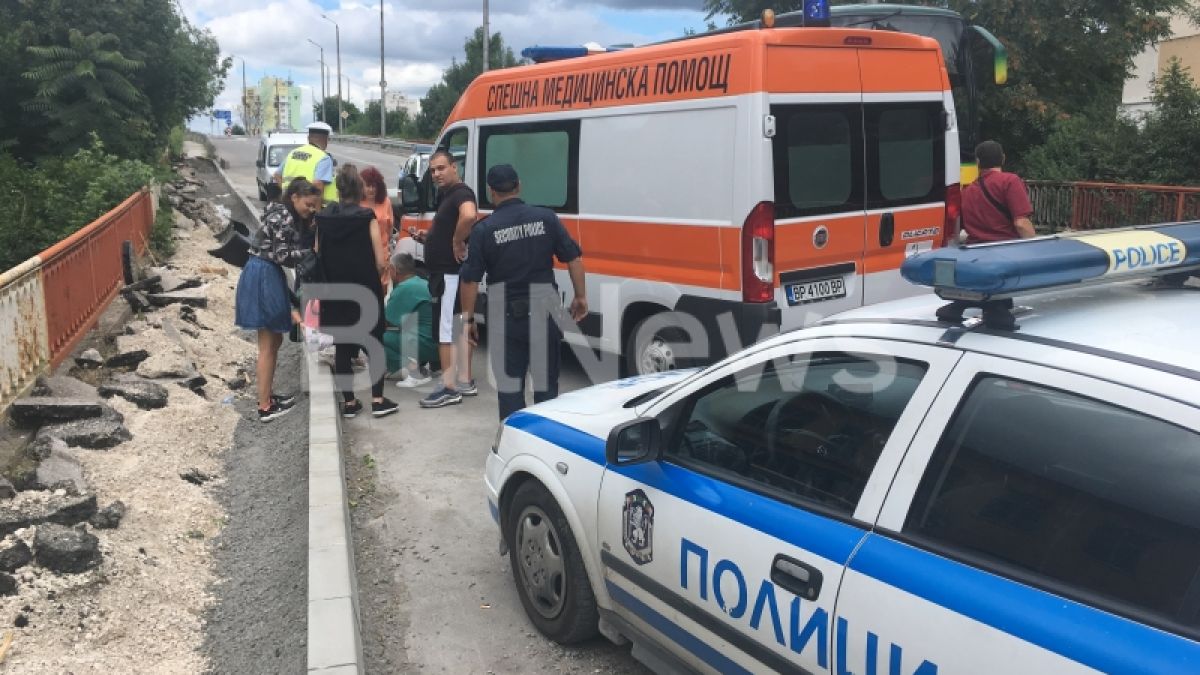 Джип с бременна шофьорка се заби в купчина бетонни плочки във Враца, има пострадало дете (СНИМКИ)