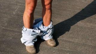 Идиотия: Гол перверзник развя п*ниса си в парка в Перник