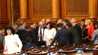 Разбра се кои са най-бъбривите депутати и от коя партия е рекордьорът 