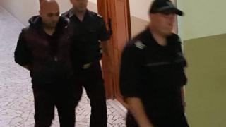 Интернет развратникът Иван, пробвал се с 14-годишна, ще чака възмездието в ареста