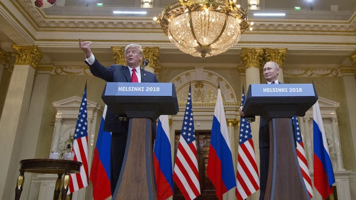 Футболната топка на Путин, която Мелания улови ще… (СНИМКИ)