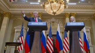 Футболната топка на Путин, която Мелания улови ще… (СНИМКИ)