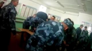 Невиждана бруталност в руски затвор: Когато пандизчията престава да крещи, го освестяват с вода и после боят продължава (ВИДЕО 18+)