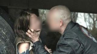 Ето кой е извратеният бургаски таксиджия, насилил малолетна да му прави фелацио пред очите на приятелите ѝ! 
