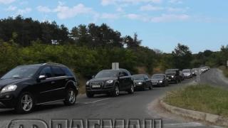 Извънредно! Огромна тапа край Созопол, стотици са блокирани от час