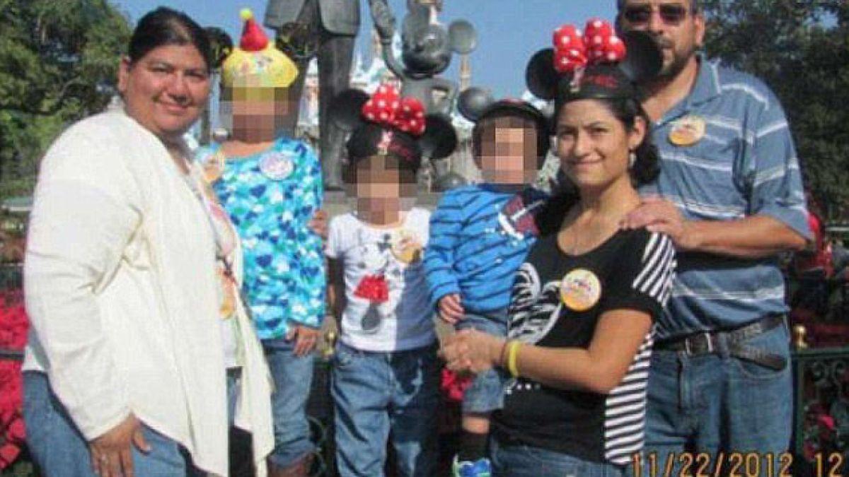 Приемни родители 15 години изнасилвали щерка си, за да им роди още три деца (СНИМКИ)