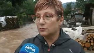 Кметът на Тетевен по дъждобран обясни какво се случва в общината (СНИМКИ)
