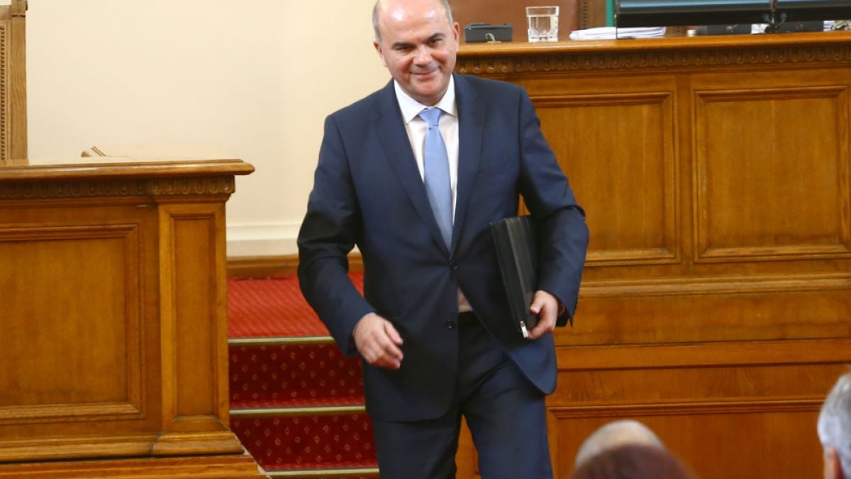 Социалният министър огласи с точни цифри колко пари ще взимат пенсионерите от 1 юли