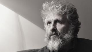 Toй е един от най-известните хора в България, но в момента е неузнаваем! Ще го познаете ли на тази шокираща СНИМКА!