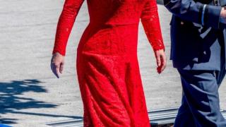 Вече няма скрито-покрито! СНИМКИ показаха как сексапилната хърватска президентка плени света!