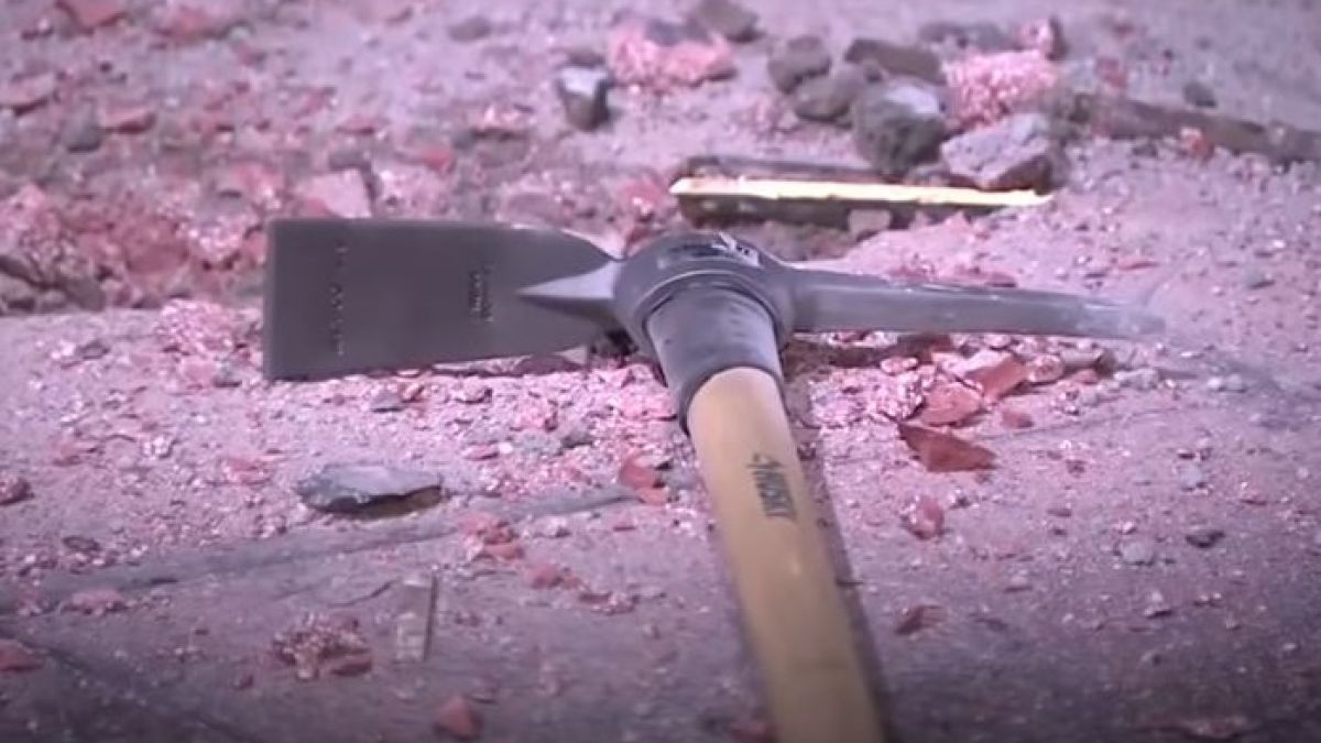 Изкъртиха с кирка звездата на Тръмп в Холивуд, той се разсърди на „Сикрет сървиз“ (ВИДЕО)