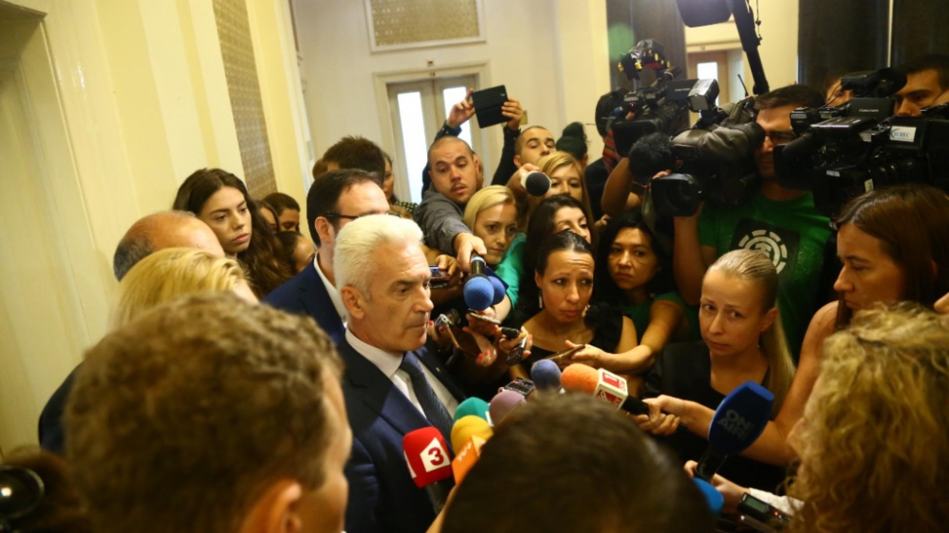 От „Воля“ обявиха: Марешки спасил Волен от набезите на хората на Валери Симеонов 