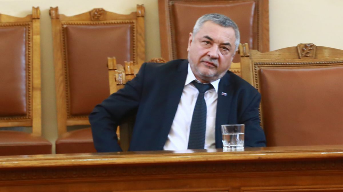 Извънредно! Първа реакция на Валери Симеонов след двудневното заседание дали остава във властта (СНИМКА)