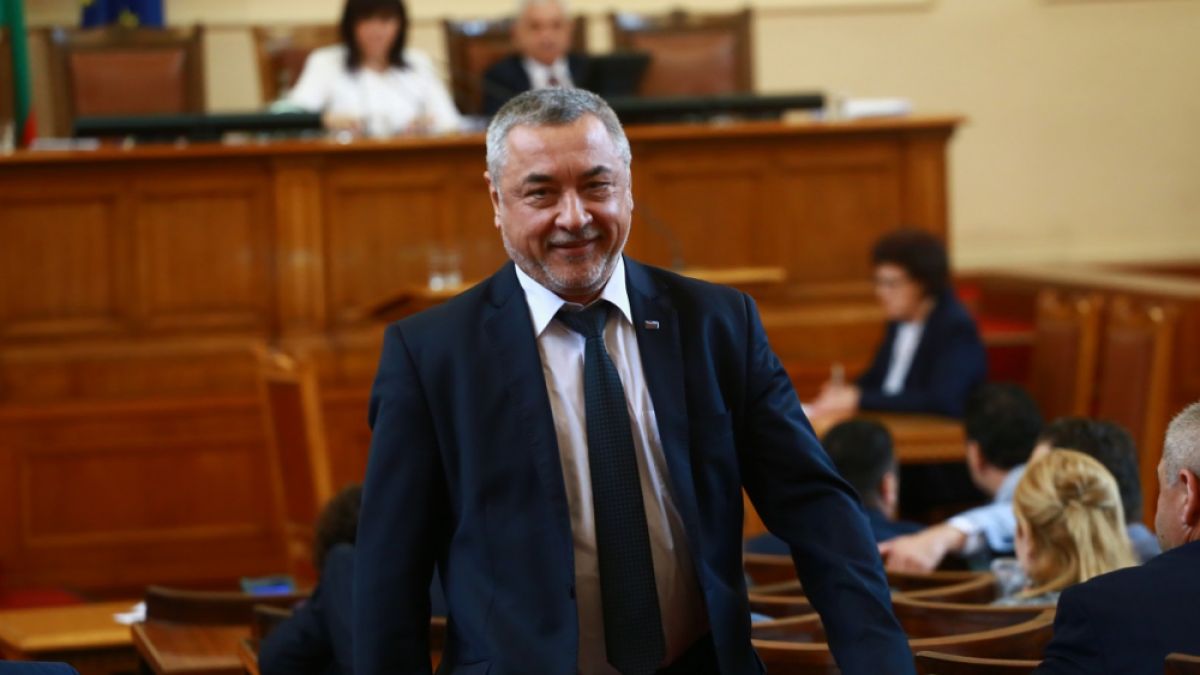 Телевизия “Алфа” пита: Защо Симеонов хвали обвинения в укривателство Бенчо Бенчев?