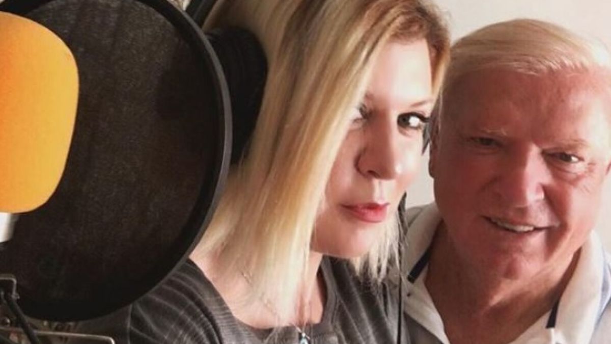 Легендарният Мустафа Чаушев излиза с Порше на сцената на Летния театър за прощалния си концерт
