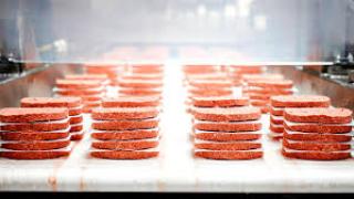 Започна се с ГМО втори левел! В САЩ одобриха синтетично месо