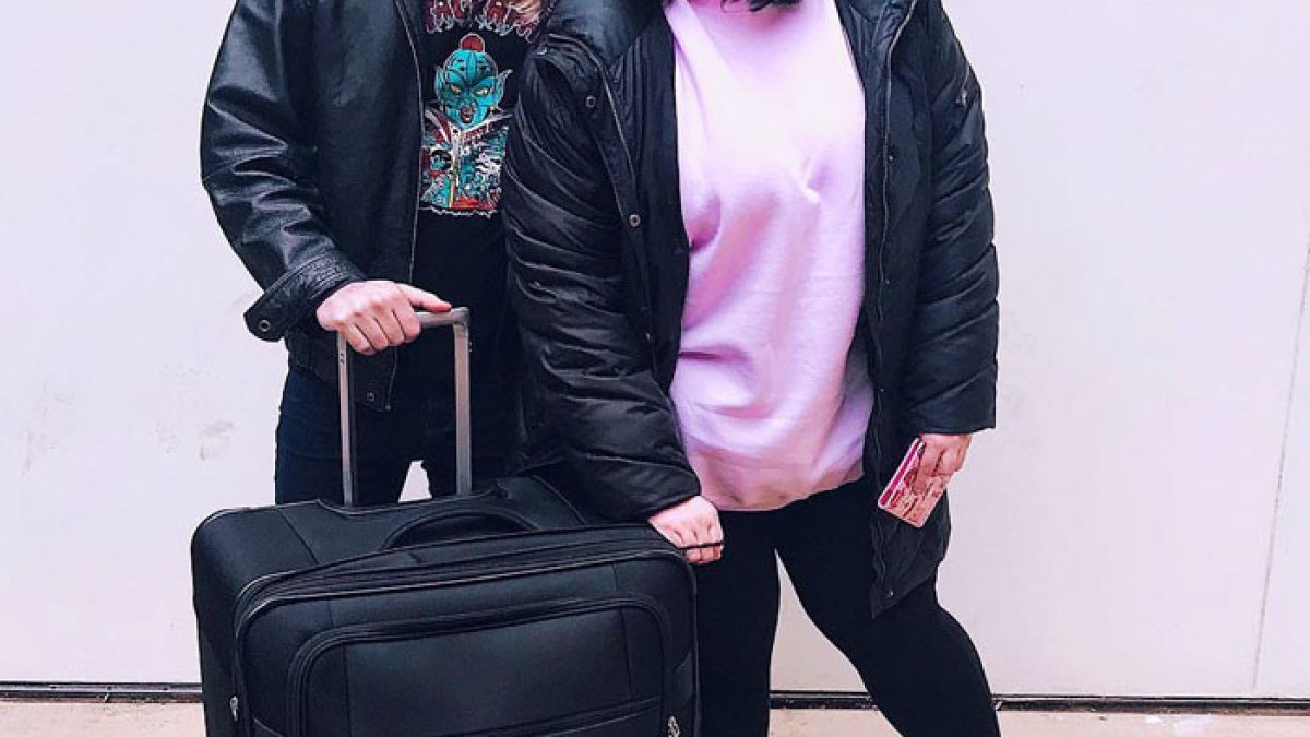 Девойка помоли съседка да си сменят местата и я подтикна към секс в самолета