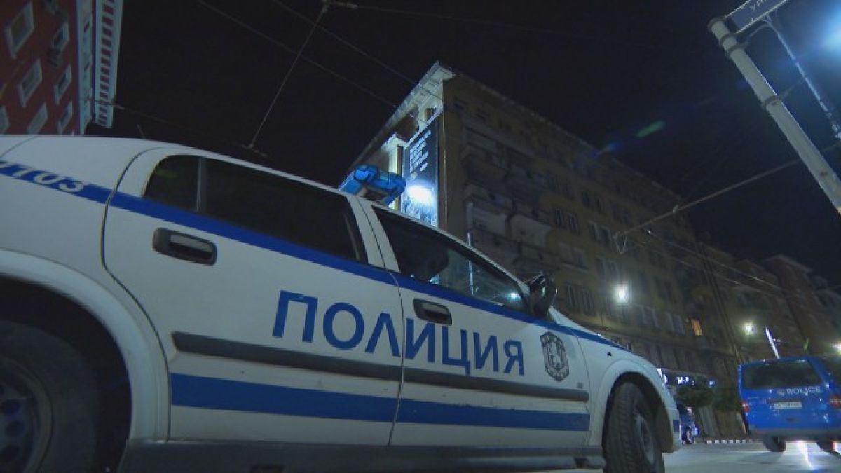 Екшън в София! Психично болен се барикадира в дома си, полицаи преговаряха с него, но после изненадващо... (СНИМКИ) 