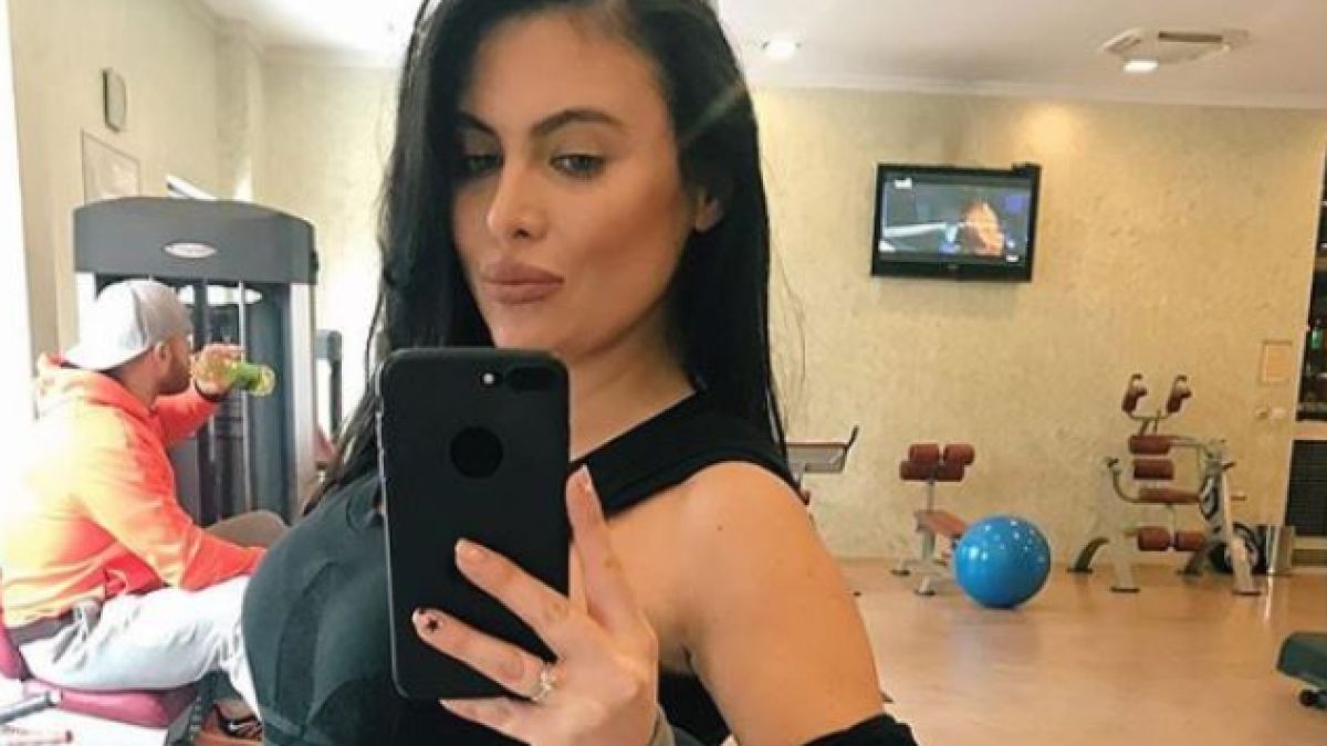 Клюкарката Лили отчаяно се мъчи да отслабне