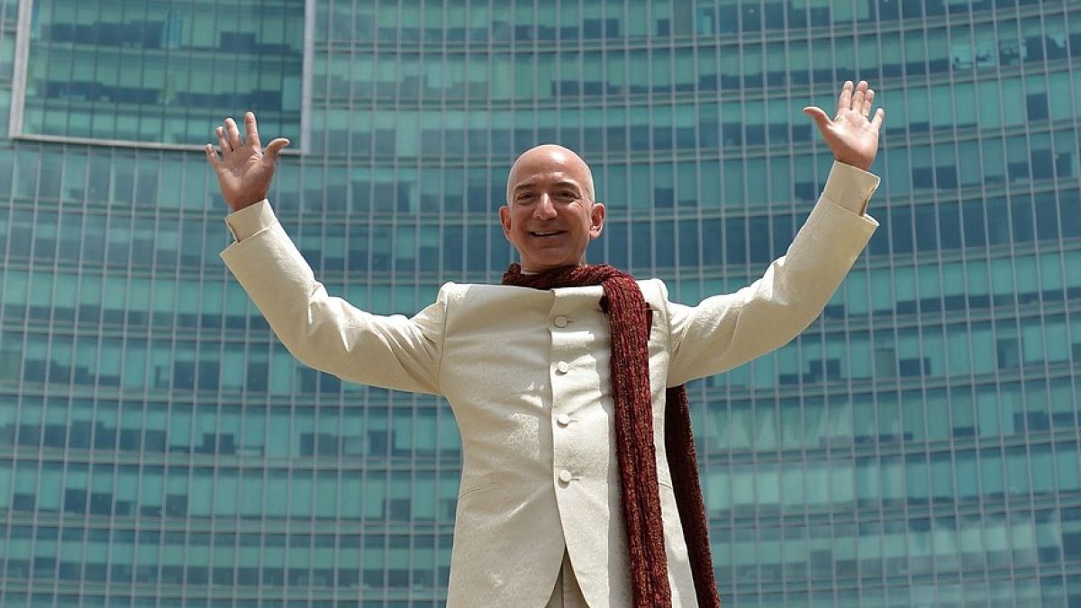Историята на Джеф Безос и как превърна Amazon в глобален лидер