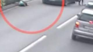 Само в БЛИЦ! Смразяващи кръвта КАДРИ (18+) от катастрофата с БМВ на сина на спряган за близък до Иван Костов, 10-годишното момиче лежи безжизнено до скъпото возило