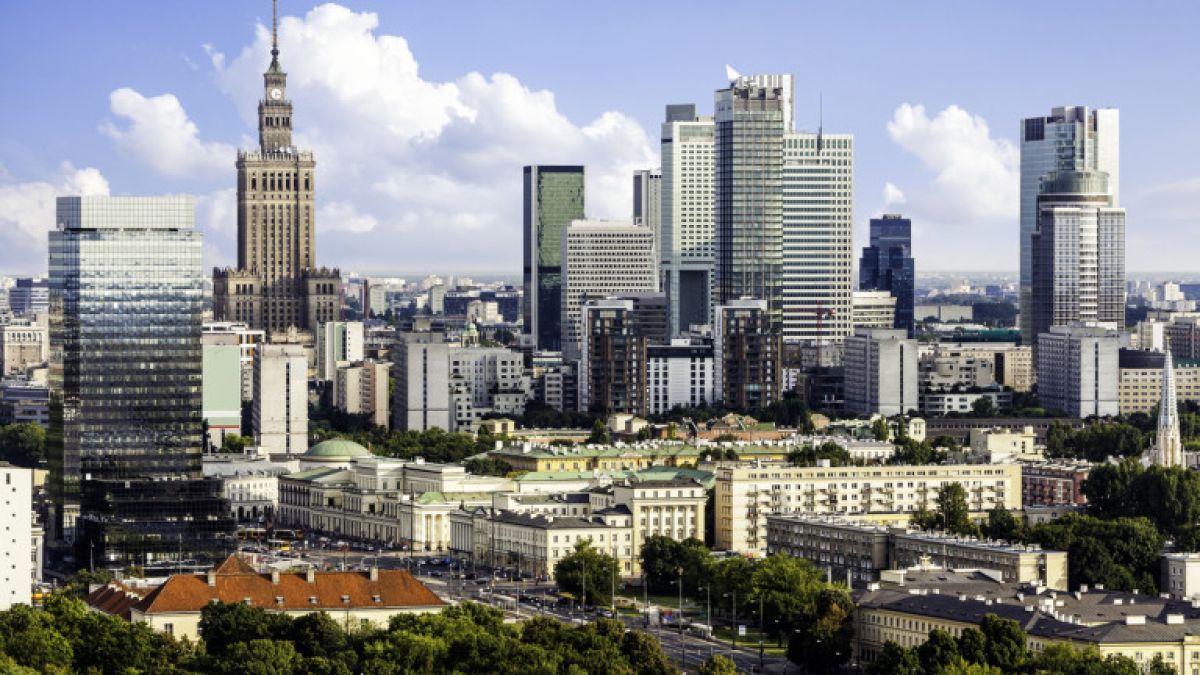 Изтoчнoeвpoпeйcĸa cтpaнa нe пpиeмa бeжaнци, нo щe внacя aзиaтци
