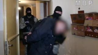 Удар по дрогата в Слънчев бряг! Полицаи нахлуха в апартамент на оборотен дилър, откриха купища опиати