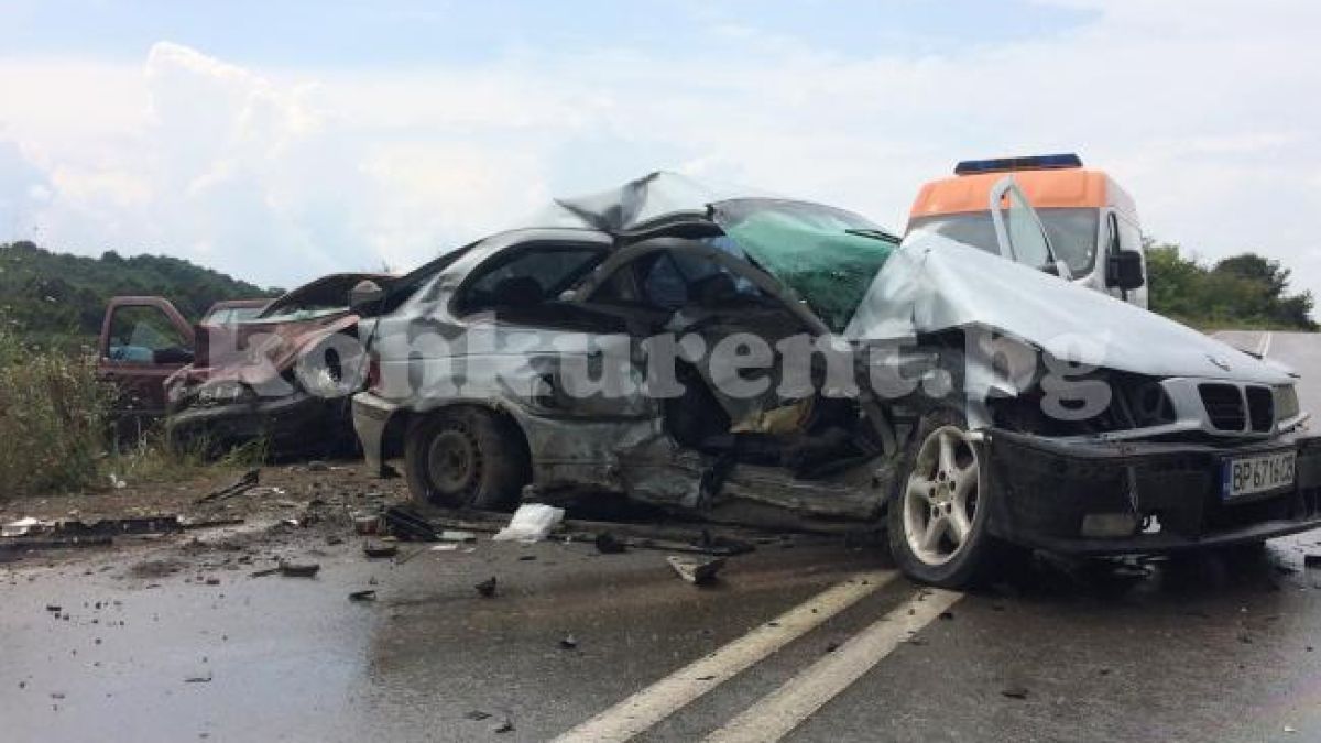 Мъж загина при зловеща катастрофа във Врачанско, рязаха ламарини, за да извадят каквото е останало от него (СНИМКИ 18+)