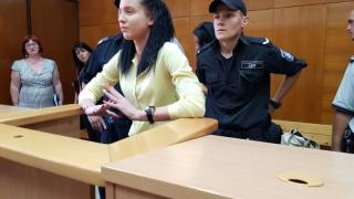 Инфарктни часове за скандалната пловдивска танцьорка Габриела, която помля 10 коли и счупи носа на млада студентка 