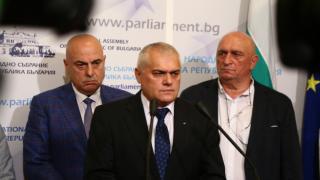 Министър Радев за оставката си: ГЕРБ е футболен отбор и капитанът решава!