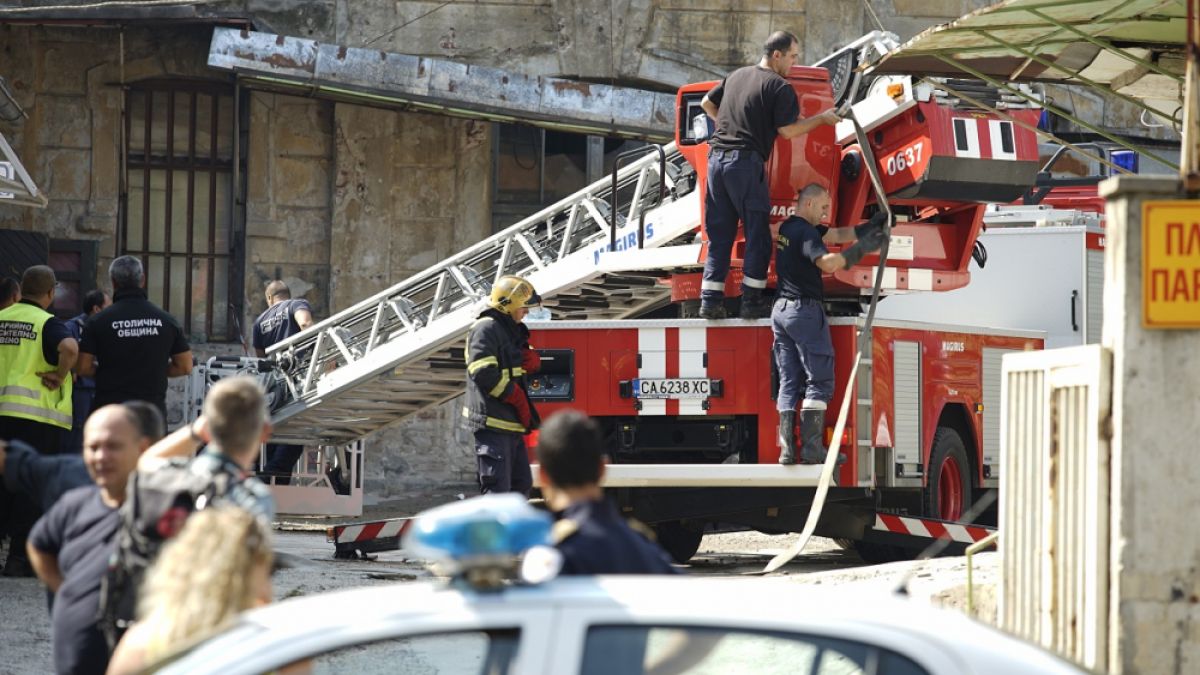 Пожар се разрази в учебен корпус на НВУ „Васил Левски“ във Велико Търново