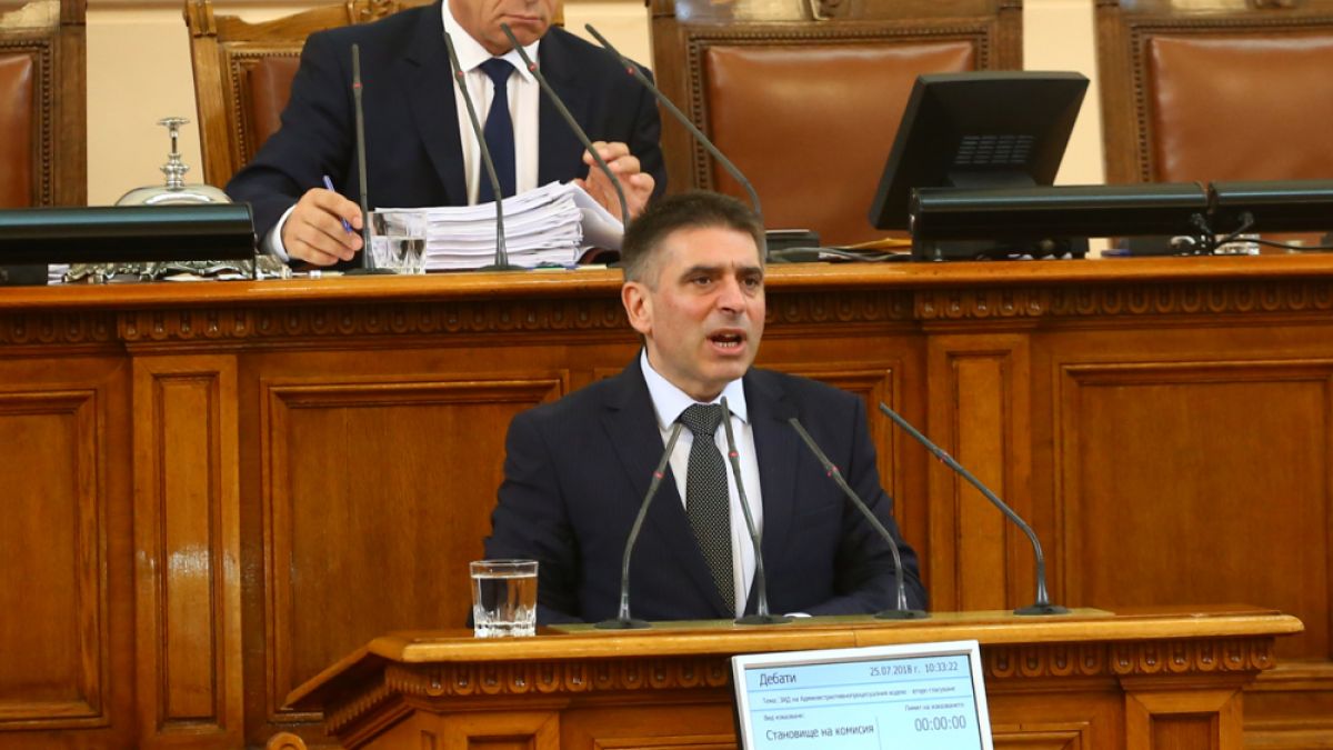 Правосъдният министър обясни защо ще падне главата на шефа на затворите