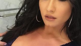 Деми Ловато взрвиви Instagram с пищни форми и много целулит СНИМКА