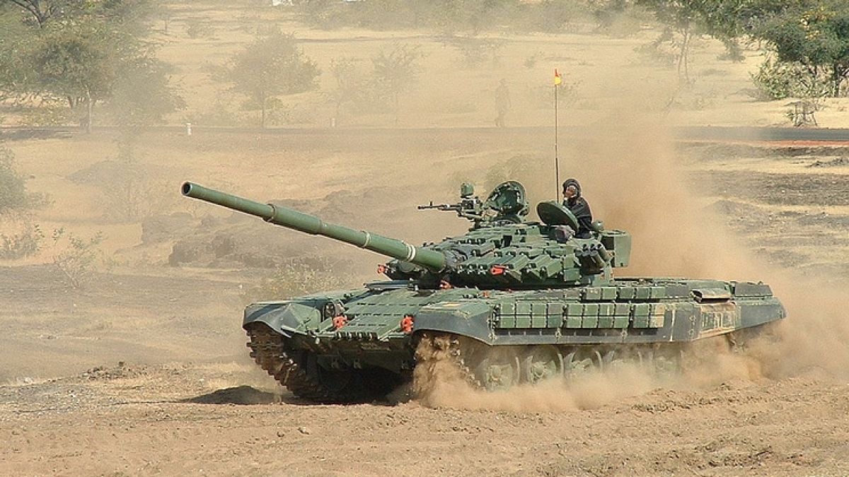 Като във виц: Птица прихвана ракета и спаси танк ВИДЕО