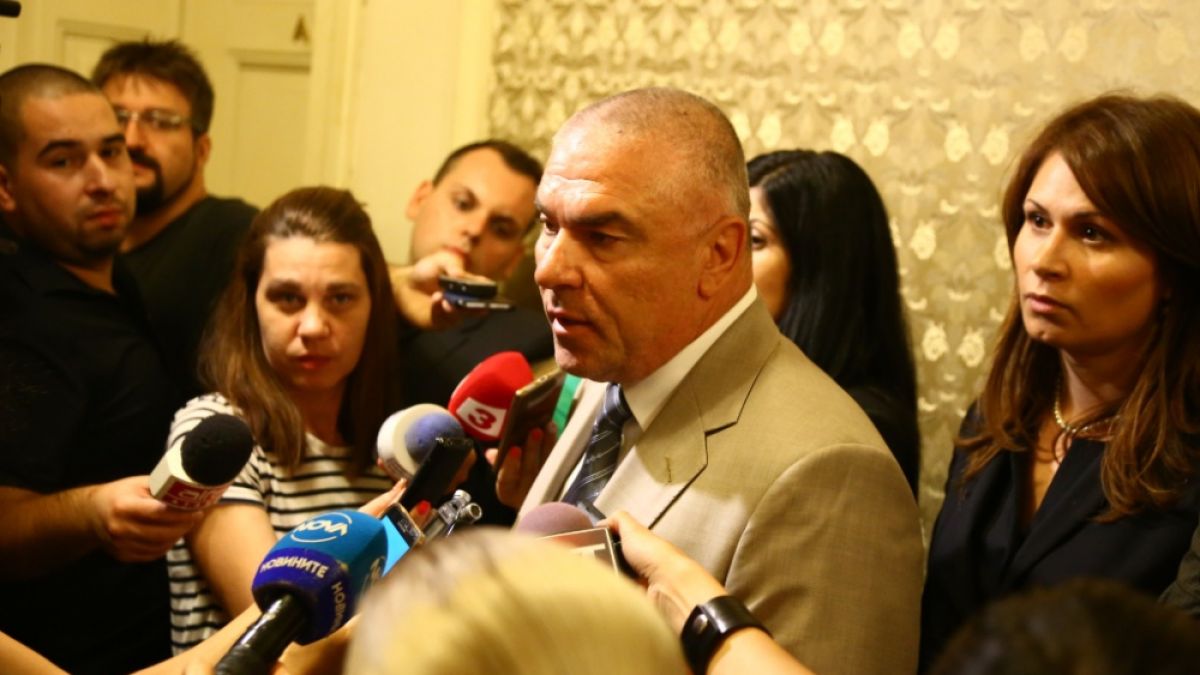 Марешки хвърля ръкавицата: Икономика не се учи в парламентарния бюфет, а в реалния бизнес!