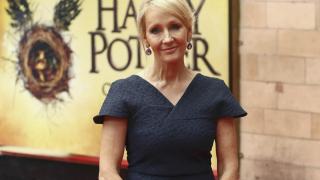 Скандал: Нарекоха авторката на "Хари Потър" отвратителен боклук