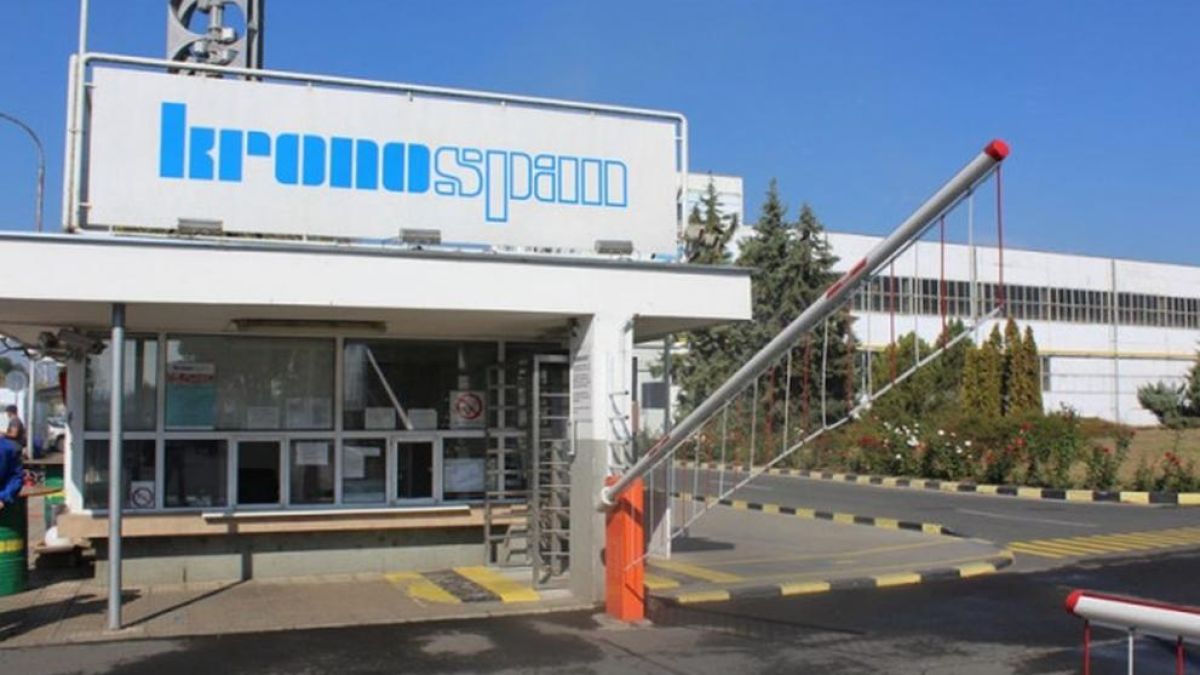Ужасяващ инцидент с работник и булдозер в завод в Бургас