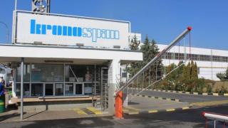 Ужасяващ инцидент с работник и булдозер в завод в Бургас