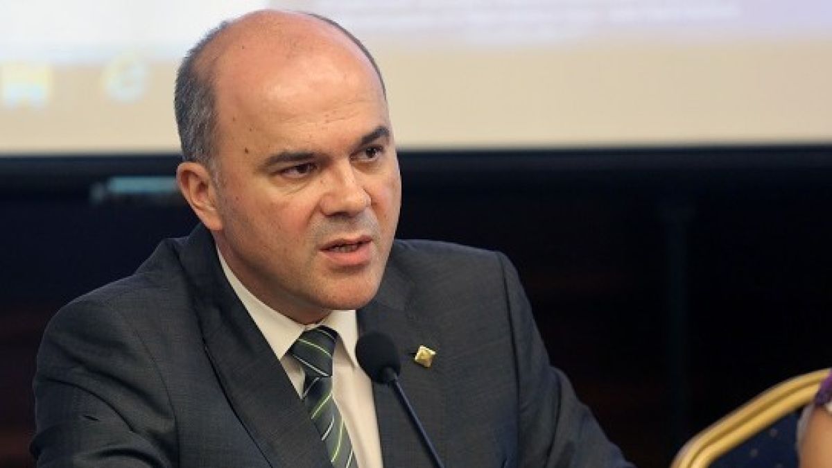 Социален министър обяви за нова помощ, която ще получават деца с починал родител 