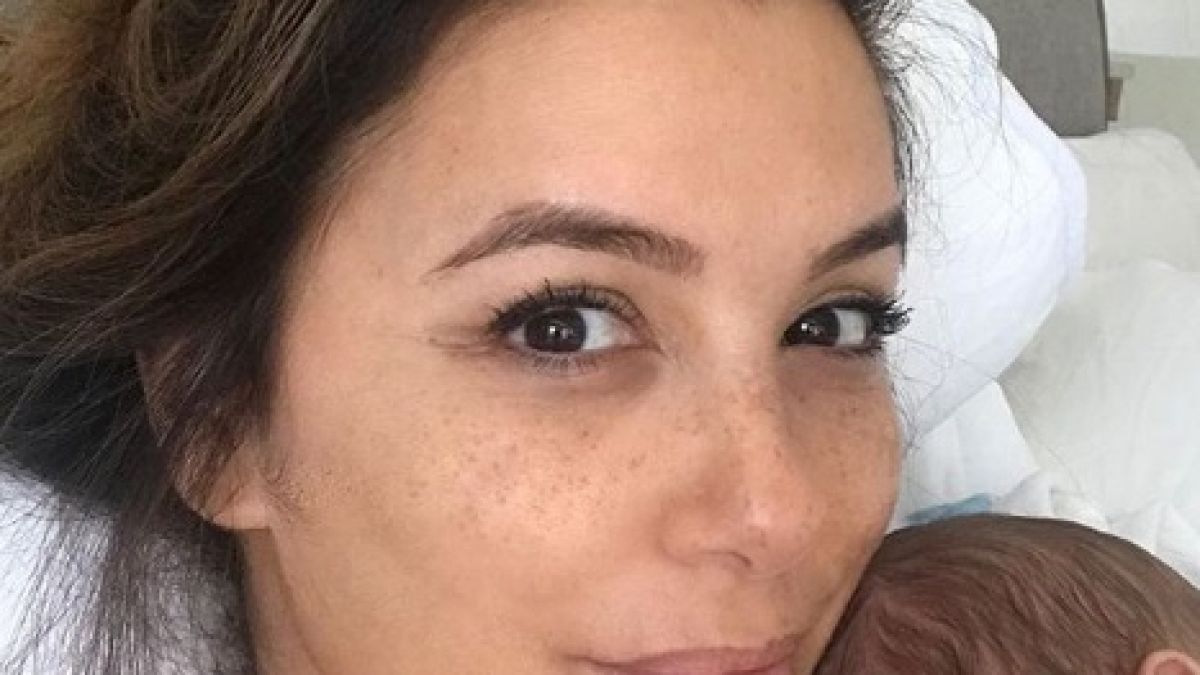Ева Лонгория показа лицето на бебето си, малкият Сантяго е наистина прекрасен!