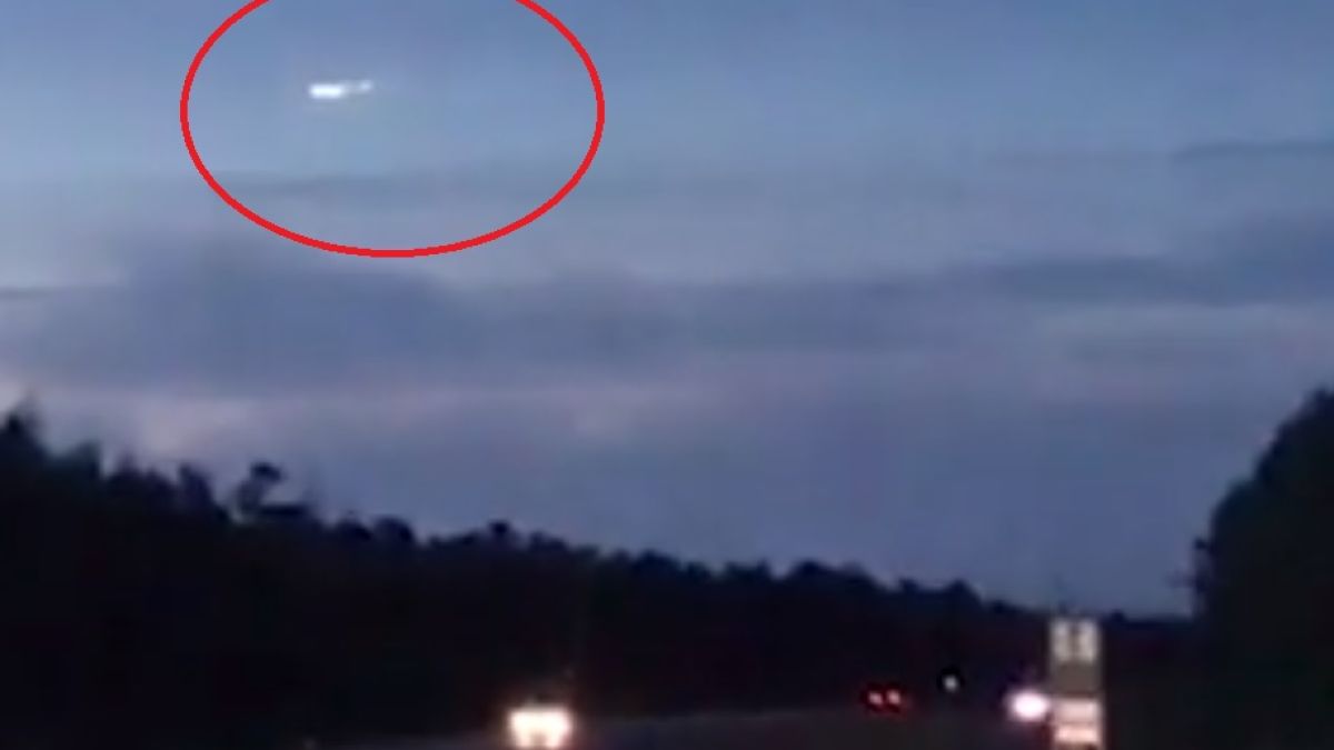 Падащ зелен метеорит бе заснет на ВИДЕО, хората помислиха, че ги нападат извънземни