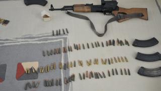 Пещерата на Али Баба! Полицаите откриха боен арсенал като за малка война и съкровищница в дома на общинския съветник Бенчо Бенчев (СНИМКИ)