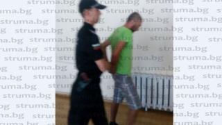 Невиждан екшън в Благоевград! Мъж позвъни на 112 и обяви: Заклах лелинчо си! Патрулки захвърчаха към мястото, но ето какво се оказа!