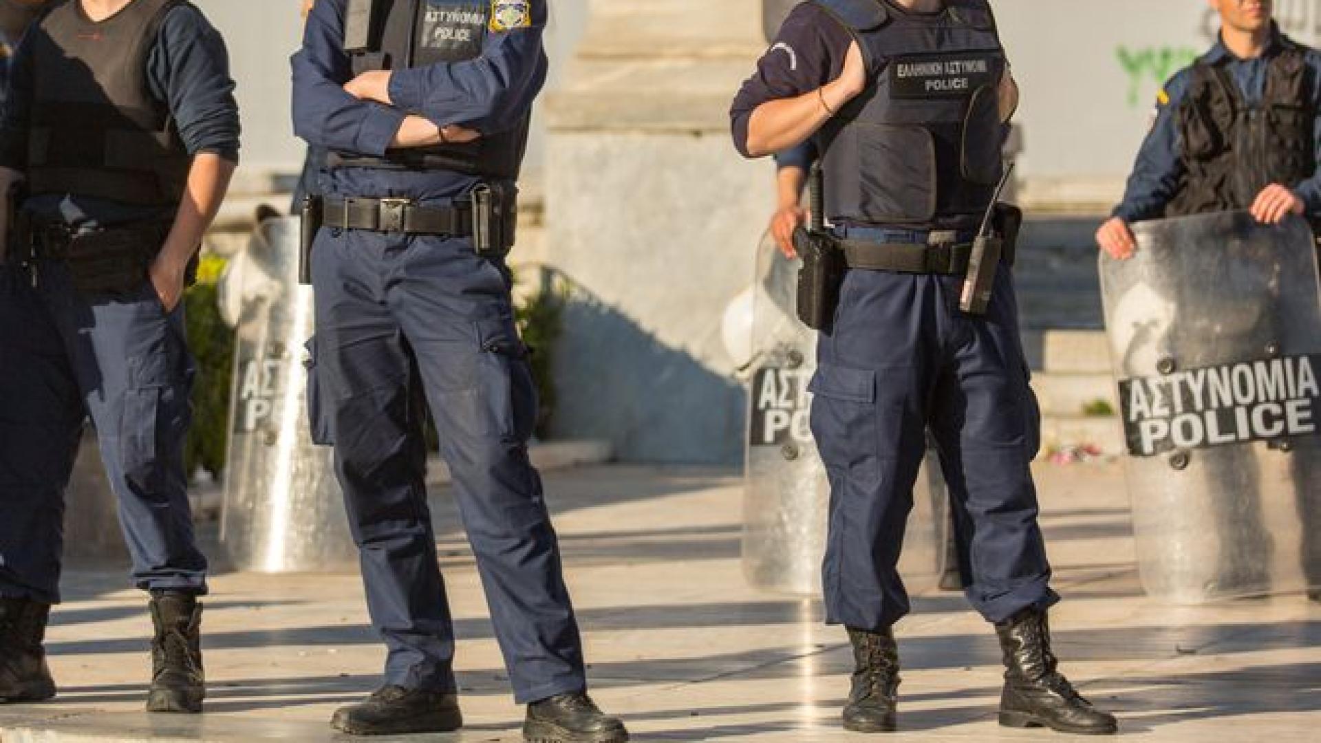 Четирима от трафикантите на български бебета остават в ареста в Гърция