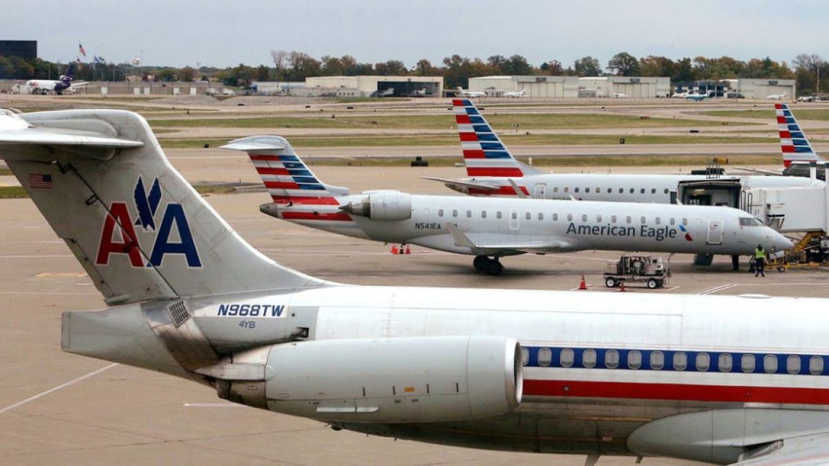 Чистач на American Airlines се натъкна на зловеща гледка в тоалетната на един от самолетите 