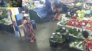 Виждали ли сте тази дама с капела? Направи нещо много гнусно на пазара в Пловдив (СНИМКИ) 
