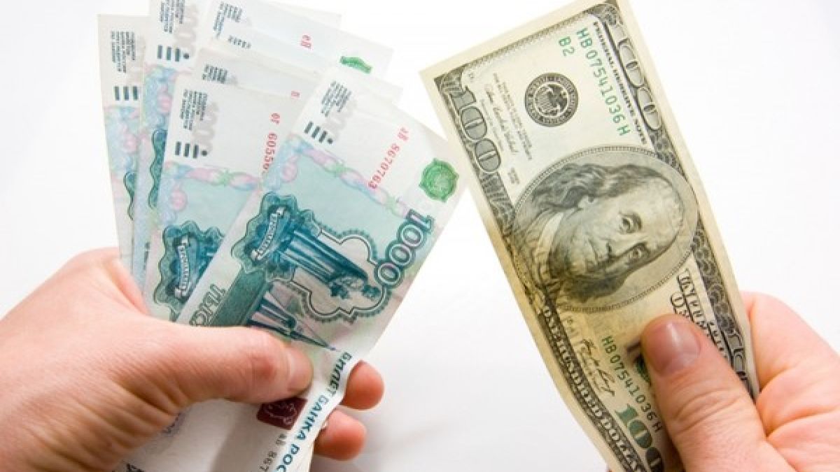 Рублата се срина тази вечер, експерт от Barclays пророкува: новите санкции на САЩ ще нанесат съкрушителен удар на руската икономика 