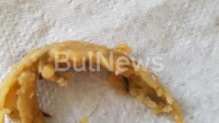 Жена от Лом си поръча цаца в бистро „Рибката“, а това, което й сервираха е повече от гнусно (СНИМКИ)